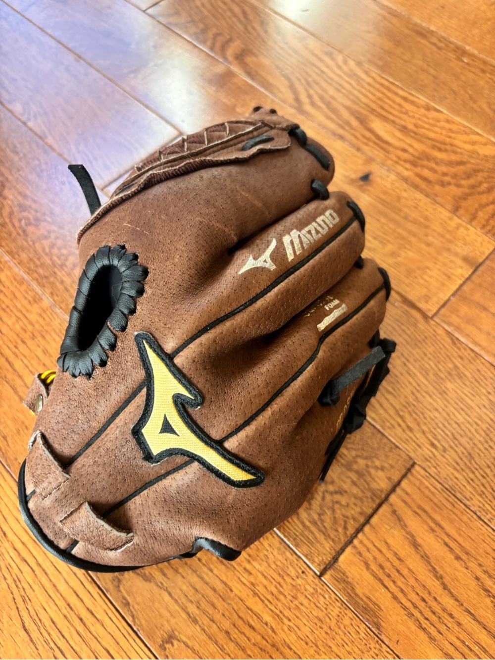 Mizuno Prospect PowerClose 10.5” Glove